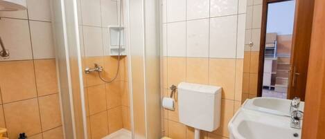 Shower, towels