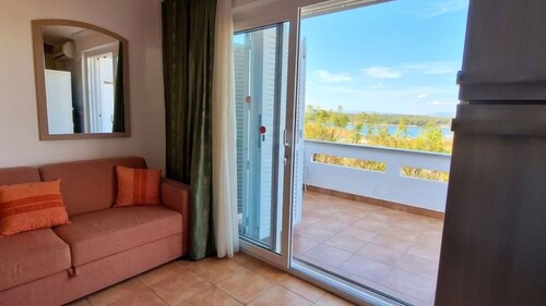 Apartman Old town with sea view by Villas Guide