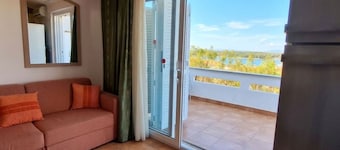 Apartman Old town with sea view by Villas Guide