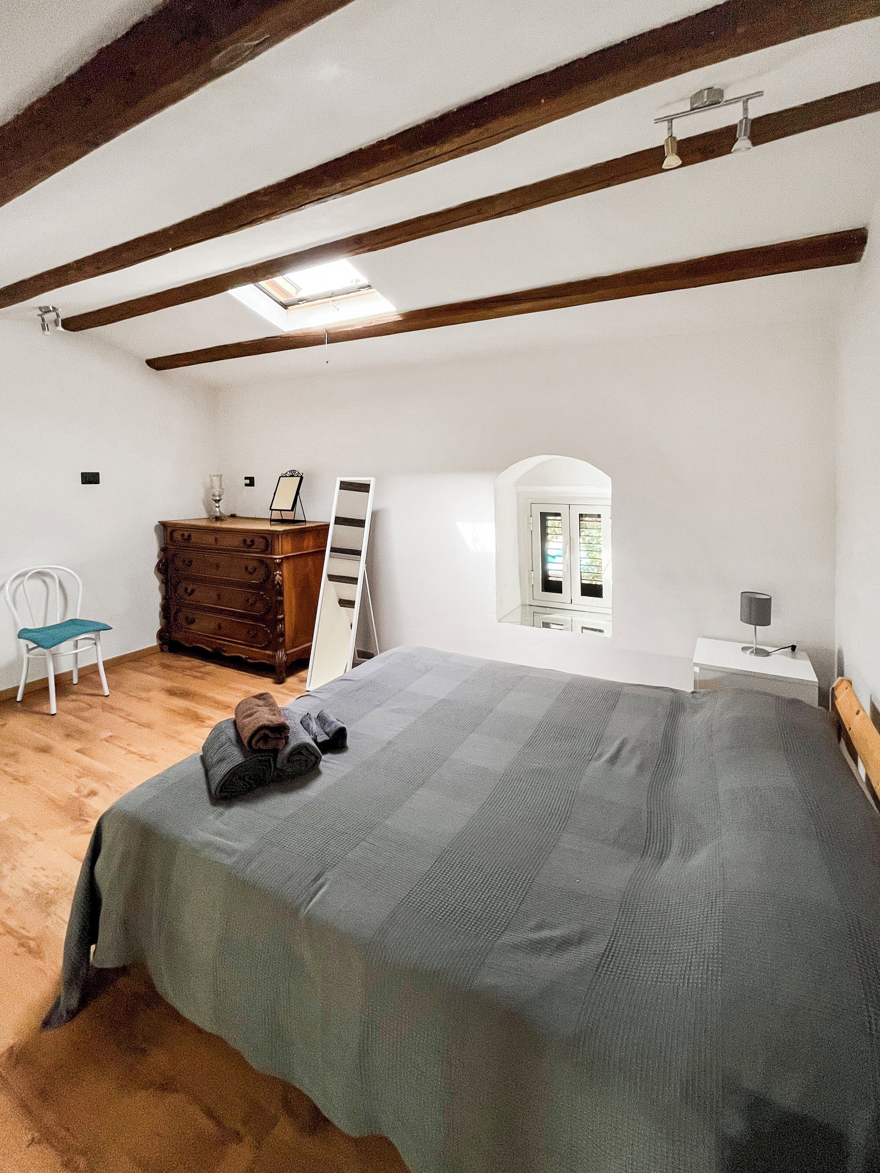 3 chambres, fer et planche à repasser, Wi-Fi, draps fournis