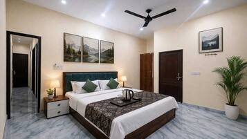 Deluxe Room, Balcony | Desk, laptop workspace, WiFi (free)