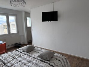 1 chambre, fer et planche à repasser, Wi-Fi, draps fournis