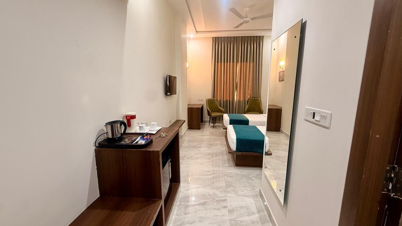 Deluxe Double or Twin Room, City View | In-room safe, soundproofing, iron/ironing board, free WiFi