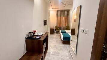 Deluxe Double or Twin Room, City View | In-room safe, soundproofing, iron/ironing board, free WiFi