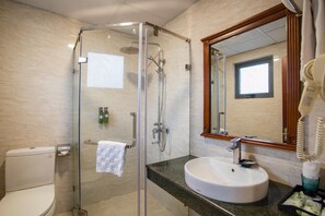 Superior Single Room | Bathroom - Son Tung Hotel  (Quan Cau Giay)