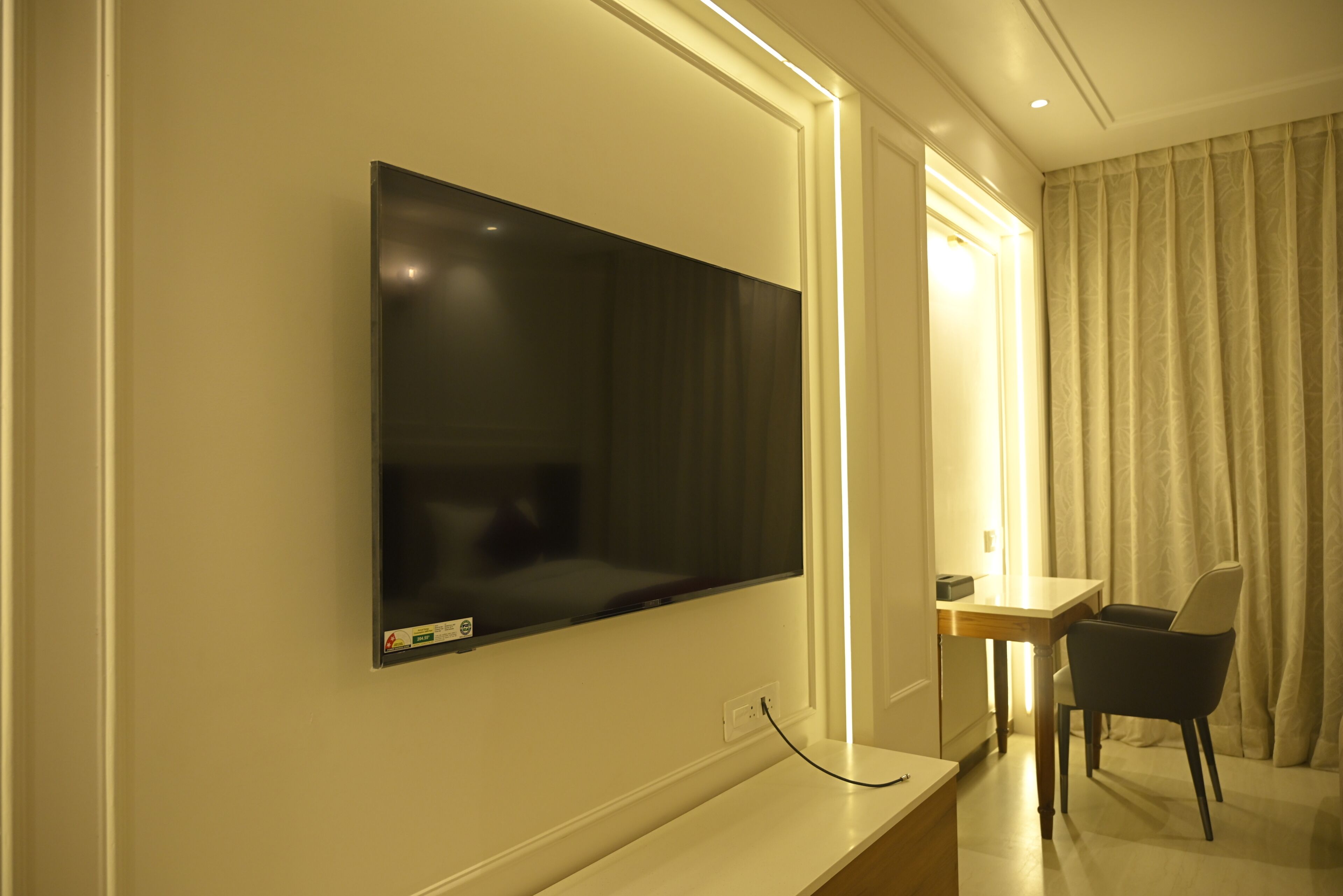 Deluxe Triple Room, Multiple Beds | Interior