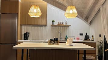 Loft with Sea View | Área de sala de estar | Smart TV