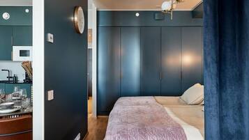 Superior Apartment, Air conditioning, City View | Desk, laptop workspace, iron/ironing board, travel crib