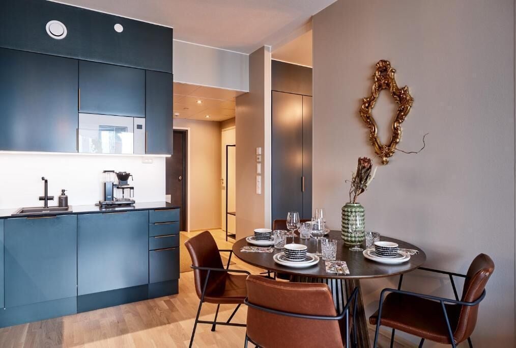 Appartement Supérieur, climatisation, vue ville | Cuisine privée | Réfrigérateur, micro-ondes, four, plaque de cuisson