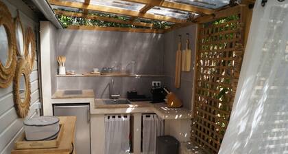 Hébergement pour 6 à 8 personnes en bord de mer, avec piscine, jacuzzi et jardin
