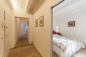 2 slaapkamers, een strijkplank/strijkijzer