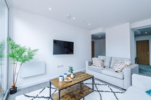 Apartment | Living area - Middleton Chambers by Guestz (Hull)