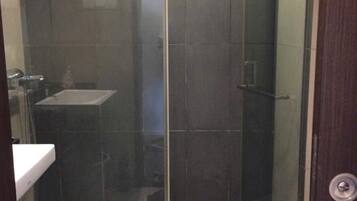 Apartment, 1 Bedroom, Balcony, City View | Bathroom