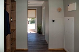 Habitación estándar con 1 cama doble o 2 individuales, balcón | Interior