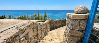 Corner of paradise with private access to the sea