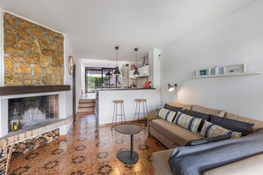 TV - Terraced House with Private Garden (Arenals de Mar)