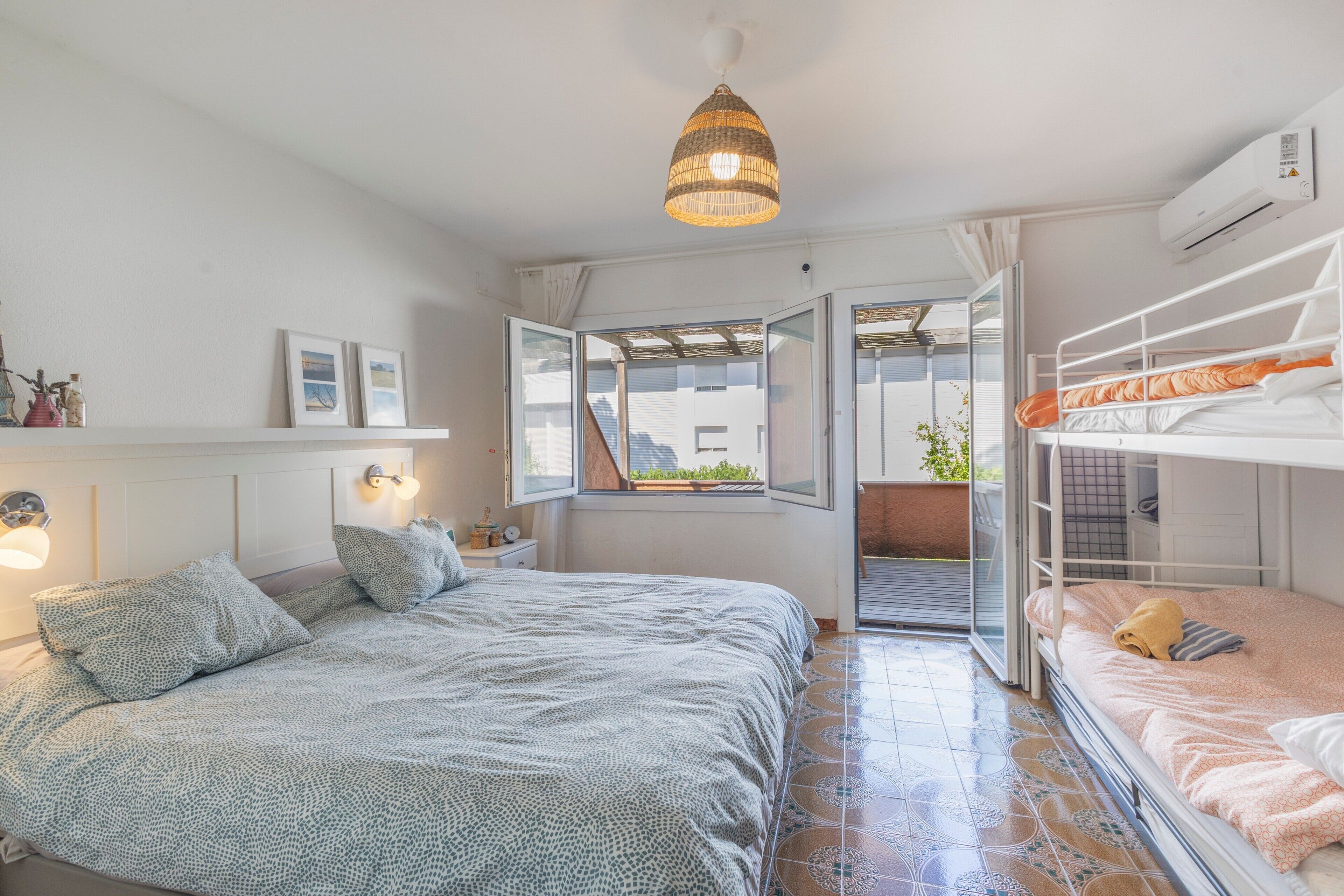 2 chambres, fer et planche à repasser, Wi-Fi, draps fournis