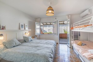 2 bedrooms, iron/ironing board, WiFi, bed sheets - Terraced House with Private Garden (Arenals de Mar)