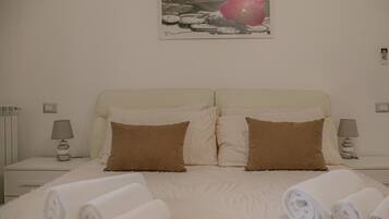 3 chambres, fer et planche à repasser, Wi-Fi, draps fournis