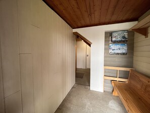 Interior - cerfs sapi (Besse-et-Saint-Anastaise)