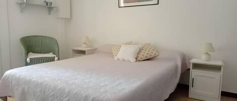 1 chambre, fer et planche Ă repasser, Wi-Fi, draps fournis