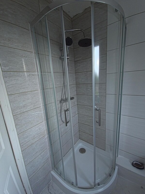Shower, towels