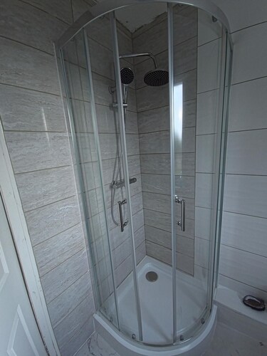 Confortable House Sleeps 7 With Garden and Parking