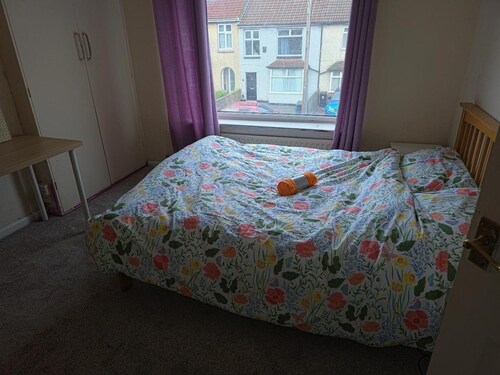 Confortable House Sleeps 7 With Garden and Parking