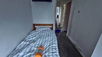 4 bedrooms, iron/ironing board, free WiFi, bed sheets
