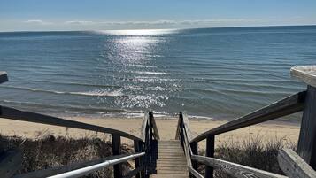 På stranden