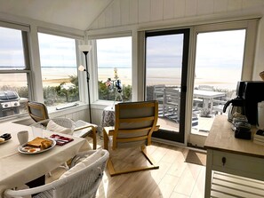 Dining - Mazi's-A Waterfront/2 Bd/Dog Friendly Oasis for 4 (Eastham)