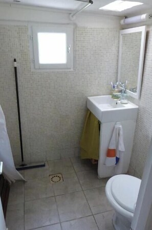 Bathroom - Vrbo Property (Concoules)