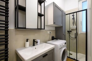 Doccia, bidet, asciugamani
