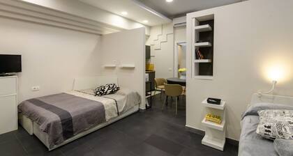 Cozy 41m2 studio apartment, ideal for 3 people, located on the ground floor of a building (one step to access).The accommodation is located in the residential district of Soria, in a strategic position that allows you to quickly reach the center of Pesar