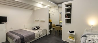 Cozy 41m2 studio apartment, ideal for 3 people, located on the ground floor of a building (one step to access).The accommodation is located in the residential district of Soria, in a strategic position that allows you to quickly reach the center of Pesar