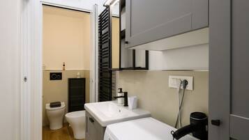Shower, bidet, towels
