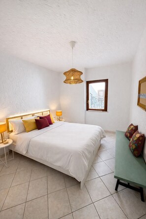 2 bedrooms, free WiFi, bed sheets - Frida's Home by Theater Home - with big terrace and marvellous lake view (Tignale)