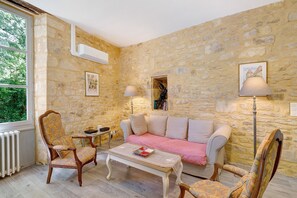 TV - Sénéchal - Charm - Central Sarlat Apartment with Air Conditioning (Sarlat-la-Canéda)