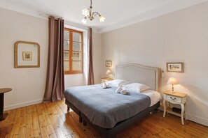 Iron/ironing board, WiFi, bed sheets - Sénéchal - Charm - Central Sarlat Apartment with Air Conditioning (Sarlat-la-Canéda)