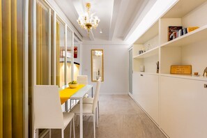 Dining - Glass House Apartment Venice (Venice)