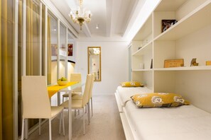 2 bedrooms, iron/ironing board - Glass House Apartment Venice (Venice)