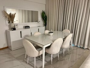 Dining - Modern apartment in Morada dos Reis, Talatona, comfortable and safe. (Luanda)