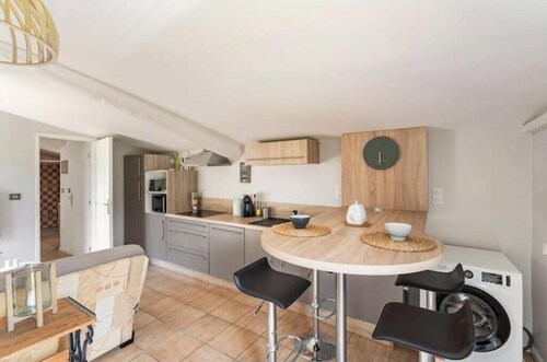 Gîte indépendant entre Cévennes & Camargue | Terrasse & Piscine