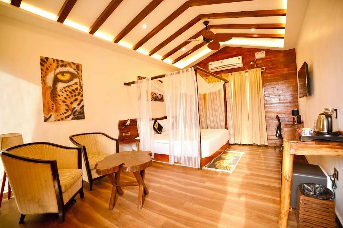 Luxury Cottage, Balcony, Garden View | Premium bedding, memory foam beds, desk, laptop workspace