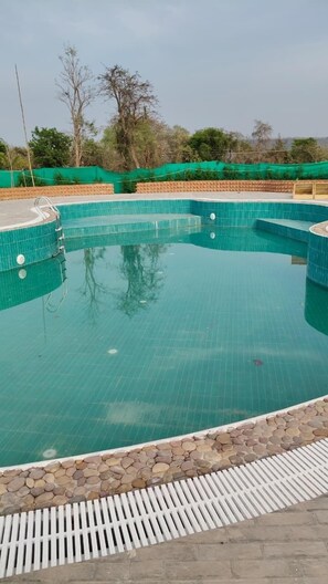Outdoor pool - Baagh In The Wild Resort & Spa (Rajnagar)