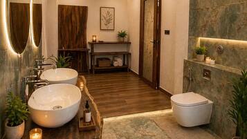 Shower, free toiletries, towels