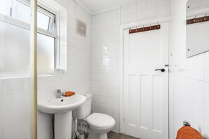 Bathroom - The Lookout at Newhaven (Newhaven)