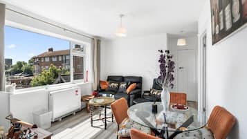 Apartment, 2 Bedrooms, Non Smoking | Dining