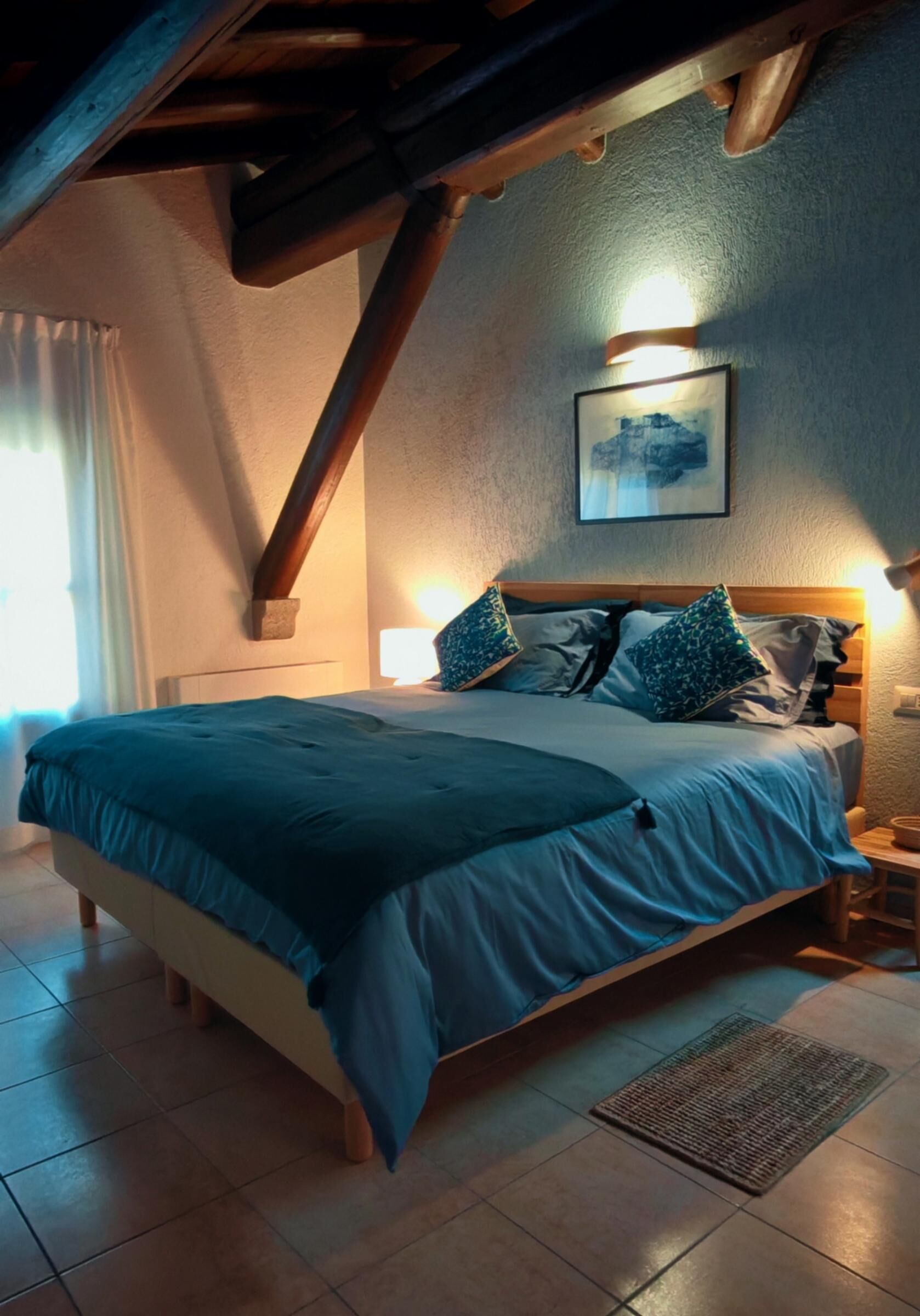 Iron/ironing board, free WiFi, bed sheets