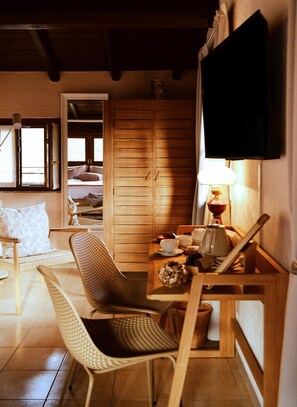 Iron/ironing board, free WiFi, bed sheets - Cascina Silene Room Walnut (Lombardia)